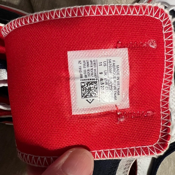 Never worn Converse All Stars - Picture 2 of 4